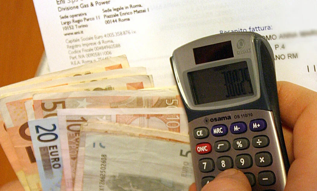 Mayores de 65 años pueden acceder a nuevos bonos para energía y agua este mes